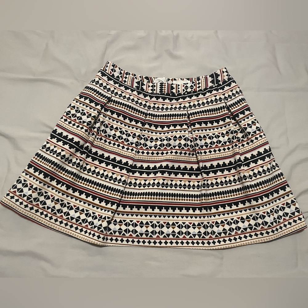 H&M Pleated Mini Skirt with Geometric Design - Size 10 - Picture 1 of 3